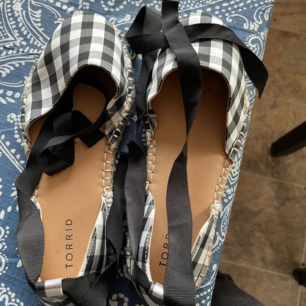 Torrid 10W flats nwot
